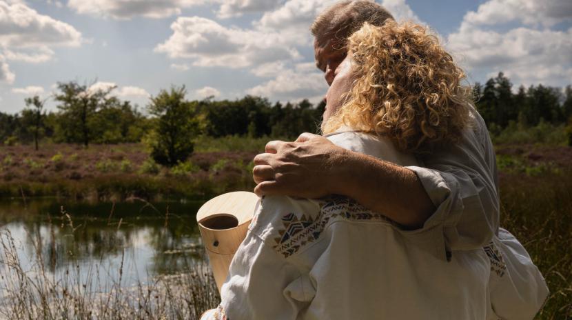 Man en vrouw met asbus